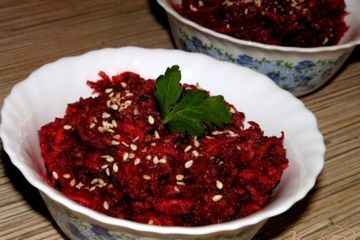 фото рецепта Салат из свеклы с морковью и кориандром