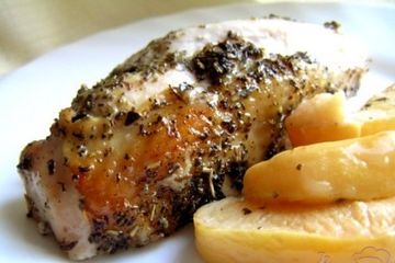 фото рецепта Куриная грудка с айвой и прованскими травами