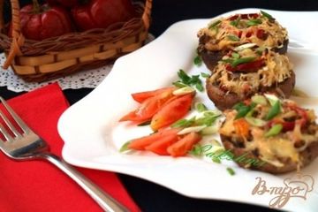 фото рецепта Шампиньоны фаршированные рисовой начинкой