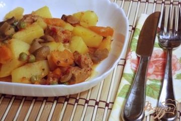 фото рецепта Мясное рагу с картофелем и зеленым горошком по-тирольски