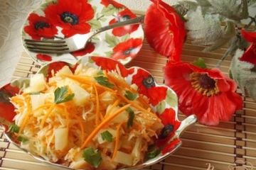фото рецепта Салат из капусты, яблок и ананасов