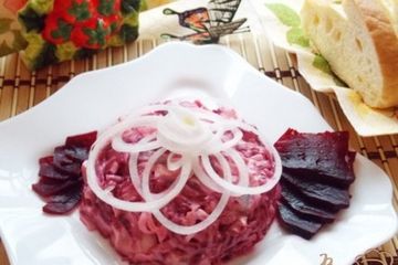 фото рецепта Салат из сельди со свеклой и сметаной