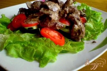фото рецепта Теплый салат с куриной печенью и шампиньонами