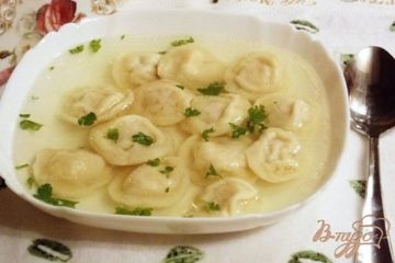 фото рецепта Куриный бульон с пельменями