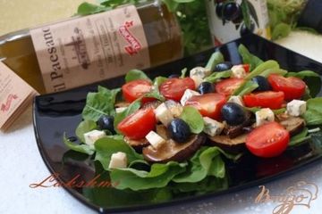 фото рецепта Салат с рукколой,баклажанами и помидорами-черри