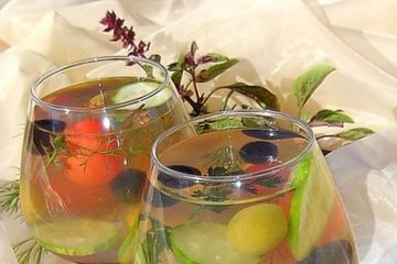 фото рецепта Овощной салат в желе с оливками и маслинами