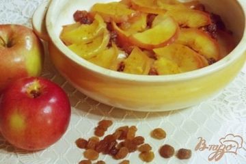 фото рецепта Яблоки запеченные дольками с медом и изюмом