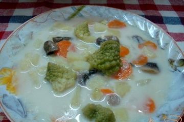 фото рецепта Суп с сырками, шампиньонами и капустой романеско