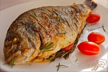 фото рецепта Дорада запеченная в духовке с розмарином