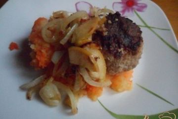 фото рецепта Пюре из картофеля с мускатной тыквой и фрикаделькми