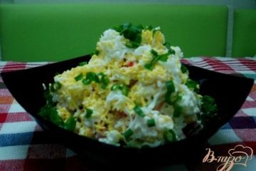 фото рецепта Салат из крабовых палочек с рисом и огурцом