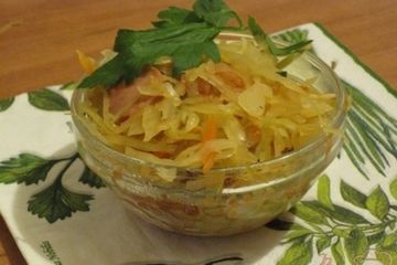 фото рецепта Капуста тушеная с сосисками