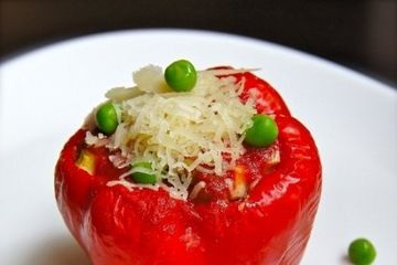 фото рецепта Перцы фаршированные свининой, кабачком и зеленым горошком