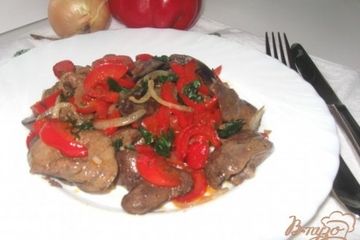фото рецепта Теплый салат с куриной печенью и болгарским перцем
