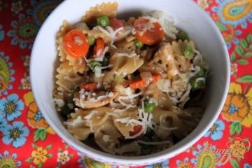 фото рецепта Фарфалле с курицей и овощами