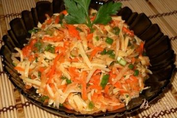фото рецепта Салат из редьки с морковью и сыром