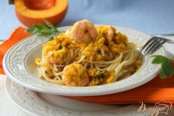 фото рецепта Спагетти с соусом из тыквы и креветок