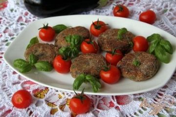 фото рецепта Котлетки из запечёного баклажана с орехами