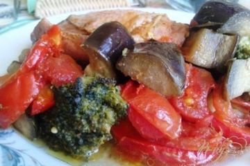 фото рецепта Тушеная курица с баклажанами и брокколи