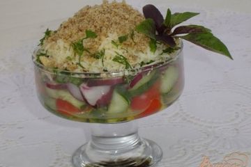 фото рецепта Овощной салат с брынзой и орехами