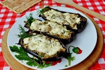 фото рецепта Запечённые баклажаны, фаршированные курицей