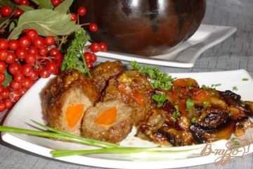 фото рецепта Тефтели с сюрпризом, запеченные с баклажанами и грибами