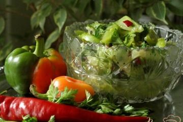 фото рецепта Острый салат-закуска  из зелёных помидоров