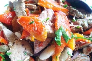 фото рецепта Теплый салат с куриной печенью и запеченым перцем