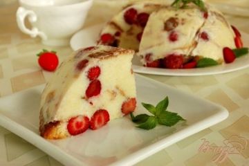 фото рецепта Десерт Бисквит с клубникой