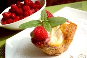 фото рецепта Маффины с шоколадом и малиной.