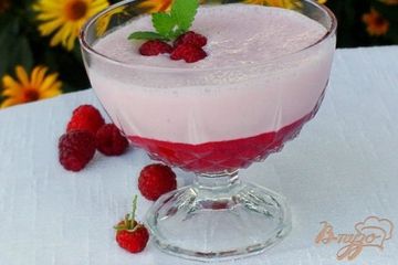 фото рецепта Коктейль слоеный из малины и ряженки