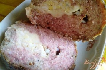 фото рецепта Рулет мясной с сулугуни и яйцом