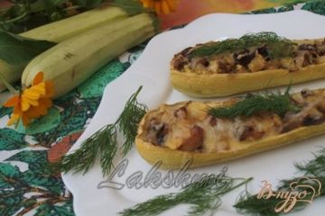 фото рецепта Жюльен с курицей в кабачковых лодочках