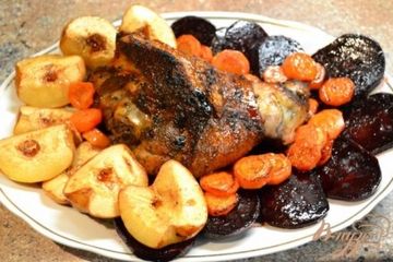 фото рецепта Свиная рулька с овощами.