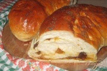 фото рецепта Рулет с абрикосовым джемом и изюмом