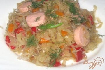 фото рецепта Тушеная капуста с болгарским перцем и сосисками