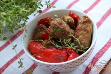 фото рецепта Рулетики из фарша с тимьяном, запечённые со сладким перцем