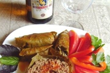 фото рецепта Мясной рулет  в виноградный листиях