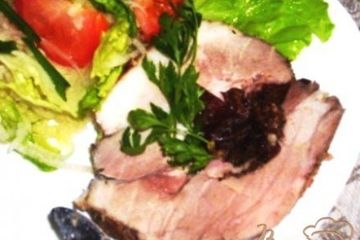 фото рецепта Мясо запеченное с черносливом и сыром