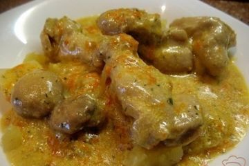 фото рецепта Куриные крылышки с шампиньонами.