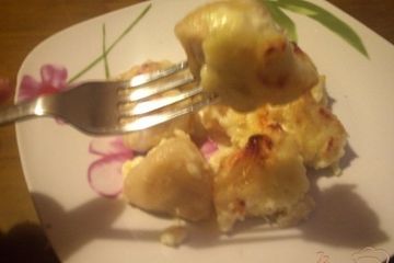 фото рецепта Лумакони с куриным фаршем, запечёные под соусом Бешамель