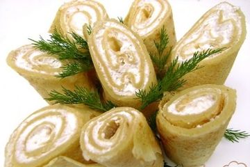 фото рецепта Закусочные блины с чесночным творогом Коралловый риф