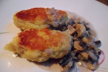 фото рецепта Картофельные зразы с грибами и грибным соусом