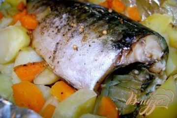 фото рецепта Скумбрия с овощами, запечённая в фольге