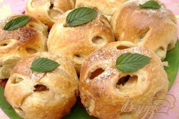 фото рецепта Яблоки, фаршированные орехами и мёдом, в слоёной шубке