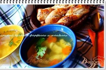 фото рецепта Куриный бульон с фарфелах и манделах