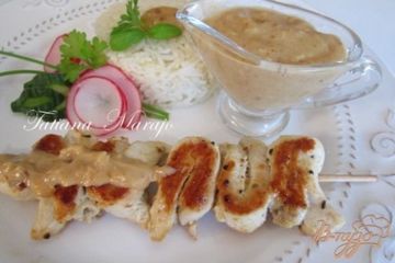 фото рецепта Куриное мясо на шпажках с арахисовым соусом..