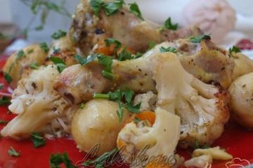 фото рецепта Курица с молодым картофелем и цветной капустой запечённые в рукаве