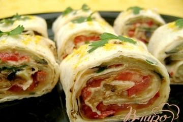 фото рецепта Закусочный рулет из лаваша с овощами!