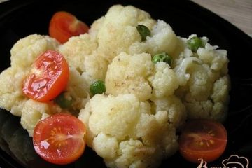 фото рецепта Цветная капуста с зеленым горошком и черри
